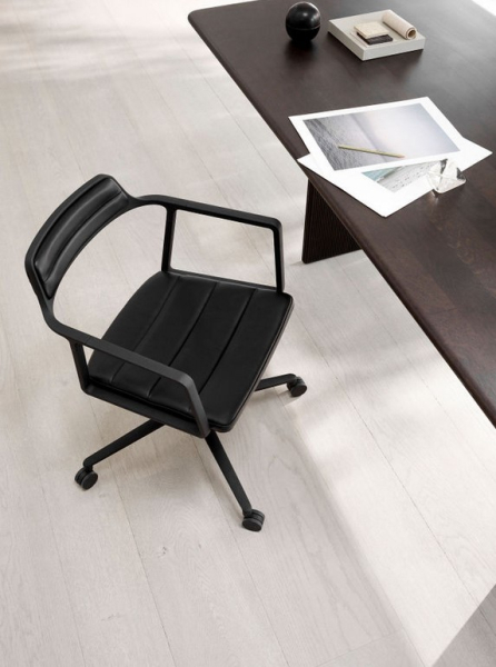 Vipp 452 Swivel Bürostuhl mit Rollen schwarz